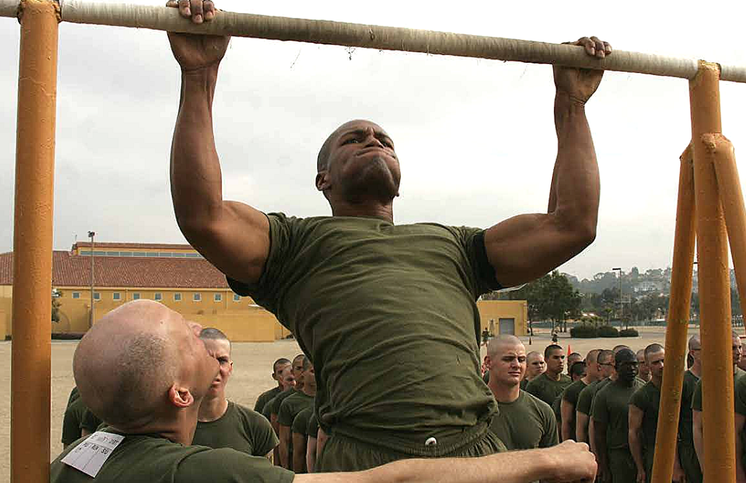 military member doing a pullup workout to increase maximum reps